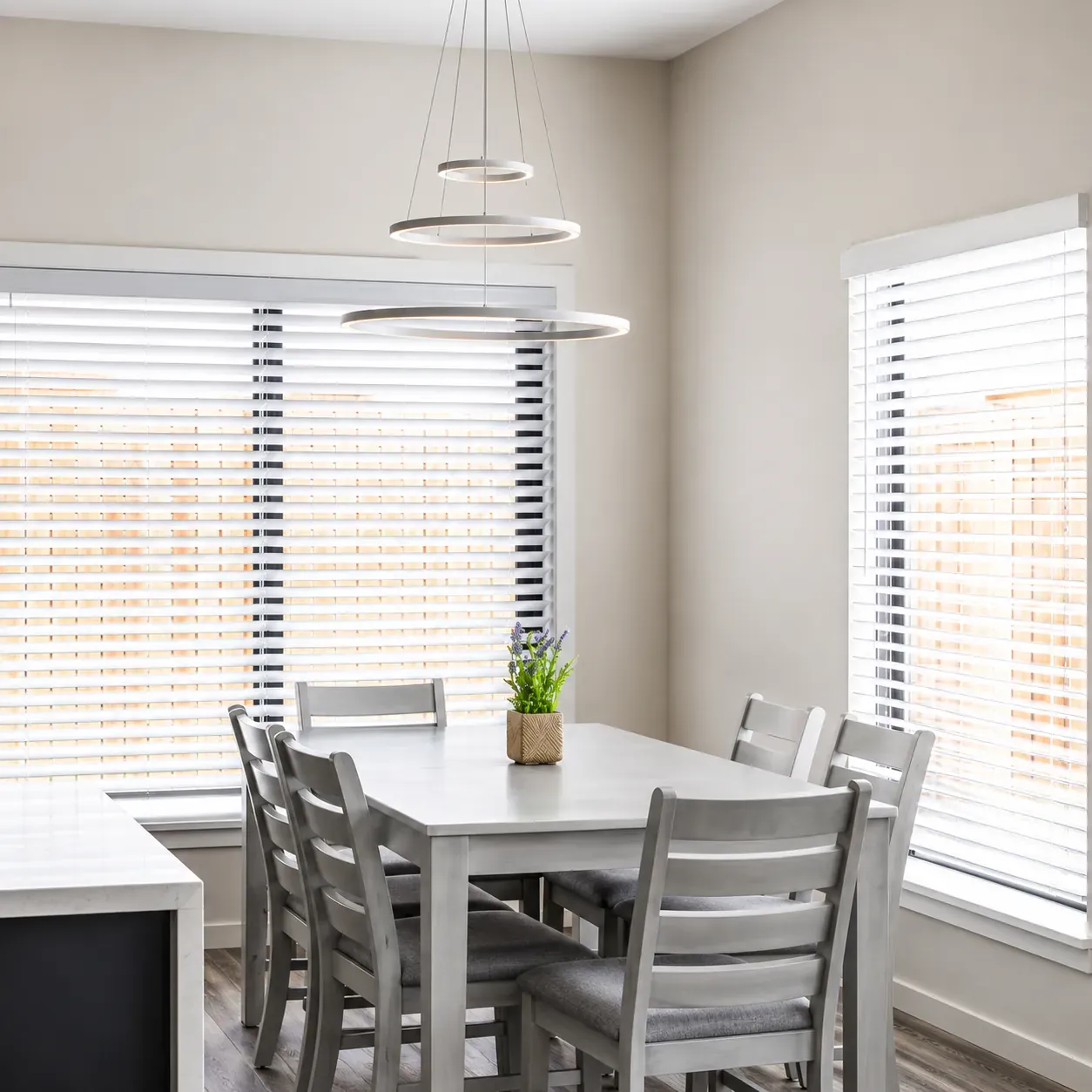 Shared dining area with natural light at Double Peak Recovery